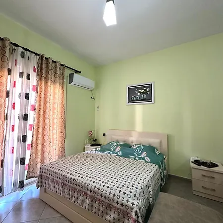 Edi's Seaside Studio,durres