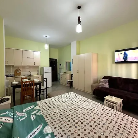 Edi's Seaside Studio,durres دراس